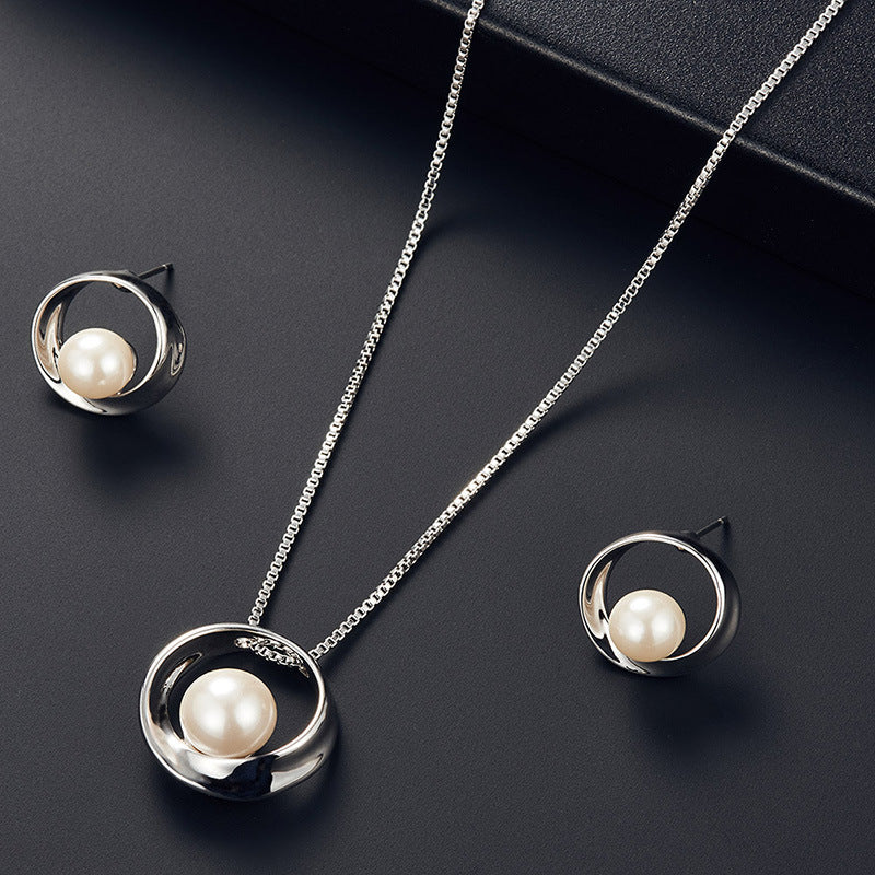 Silver Elegance Pearl Set – Classic Necklace & Earring Set